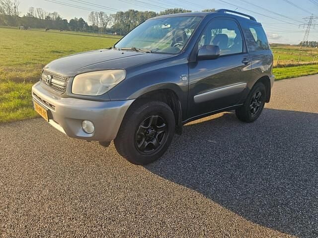 Grijs Gebruikt 2004 Toyota RAV4 Luna SUV | € 2.550 (Eerlijke prijs) - Afbeelding 1/4