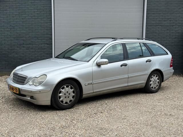 Grijs Gebruikt 2003 Mercedes 200 Elegance Stationwagen | € 2.850 (Eerlijke prijs) - Afbeelding 1/4