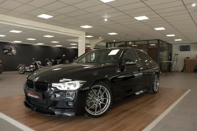 Zwart Gebruikt 2016 BMW 340 Executive Sedan | € 31.495 (Super prijs) - Afbeelding 1/4