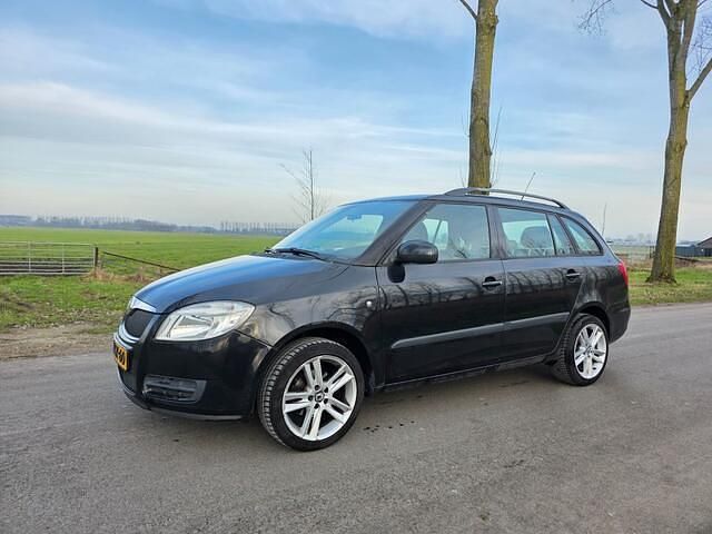 Zwart Occasion 2010 Skoda Fabia Comfort Stationwagen | € 2.150 (Goede deal) - Afbeelding 1/4