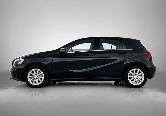 Zwart Gebruikt 2017 Mercedes A160 Ambition Hatchback | € 17.745 (Eerlijke prijs) - Afbeelding 1/2