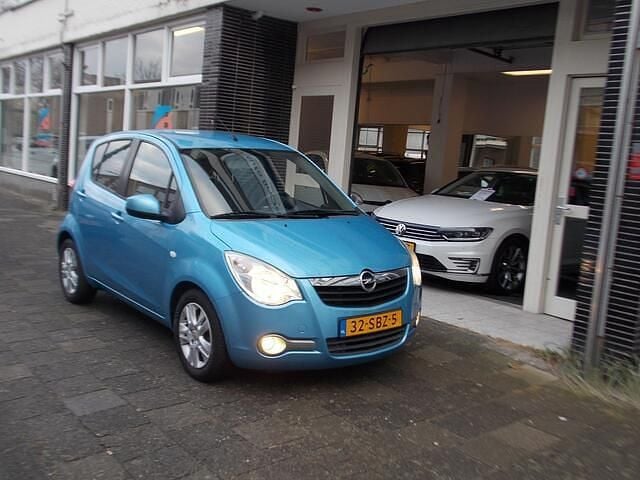Blauw (metallic) Occasion 2011 Opel Agila Edition Hatchback | € 3.750 (Eerlijke prijs) - Afbeelding 1/4