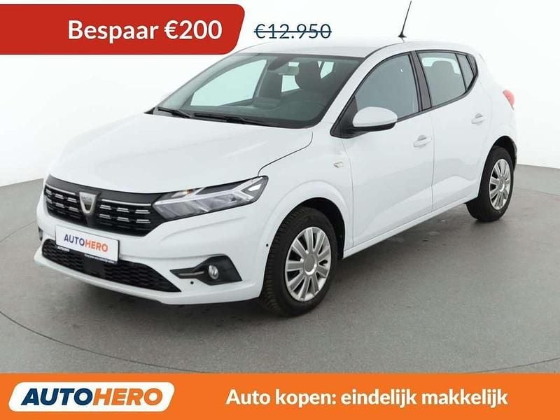 Wit Occasion 2022 Dacia Sandero Comfort Hatchback | € 12.949 (Goede deal) - Afbeelding 1/3