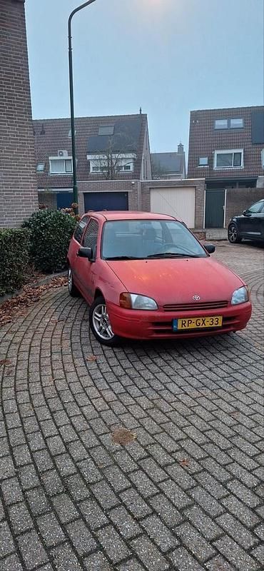 Occasion 1997 Toyota Starlet Hatchback | € 750 (Goede deal) - Afbeelding 1/4