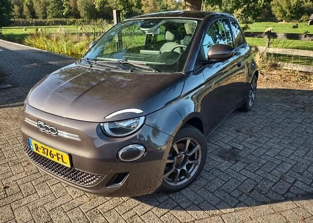 Grijs Gebruikt 2021 Fiat 500e Hatchback | € 17.950 - Afbeelding 1/4
