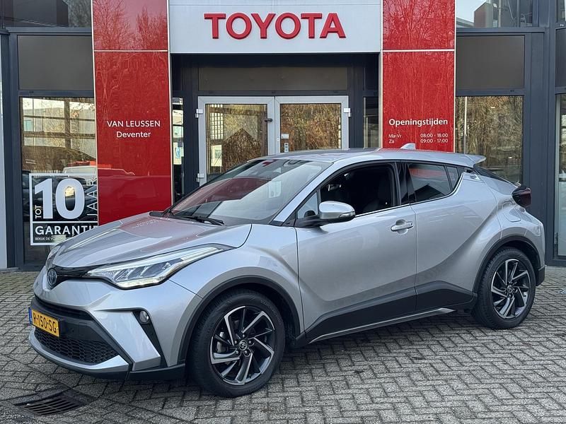 Grijs, metallic lak Occasion 2022 Toyota C-HR SUV | € 23.499 (Goede deal) - Afbeelding 1/4