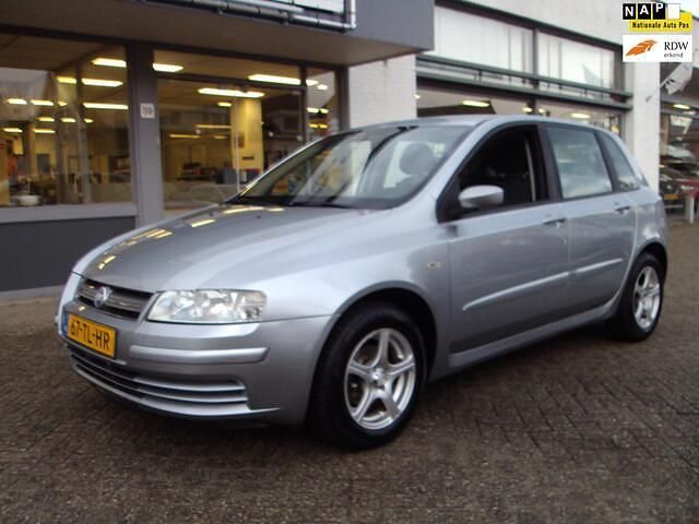 Grijs Gebruikt 2006 Fiat Stilo Dynamic Hatchback | € 2.750 - Afbeelding 1/4