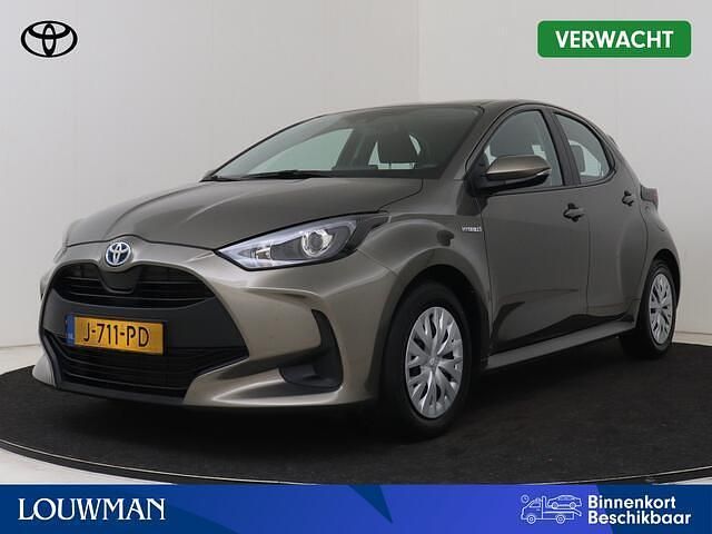 Groen metallic Occasion 2020 Toyota Yaris Active Hatchback | € 18.950 (Eerlijke prijs) - Afbeelding 1/4
