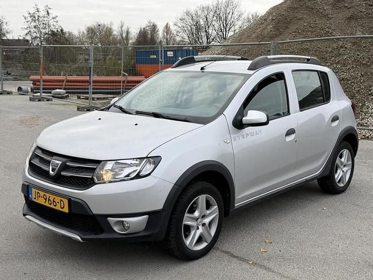 Grijs Gebruikt 2016 Dacia Sandero Stepway Hatchback | € 5.750 (Eerlijke prijs) - Afbeelding 1/4