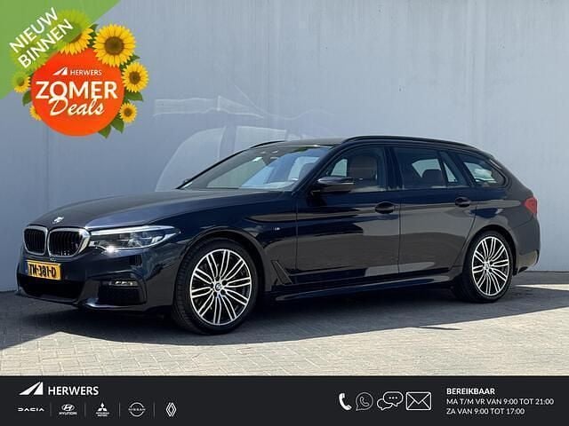Zwart Gebruikt 2018 BMW 520 Executive Stationwagen | € 24.985 (Eerlijke prijs) - Afbeelding 1/4