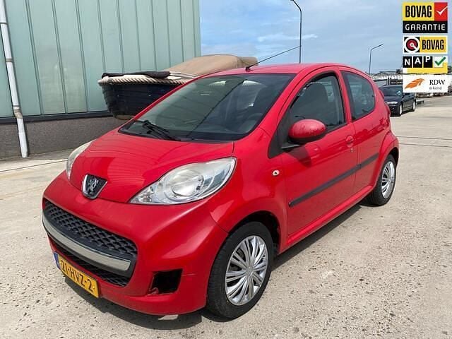 Rood Gebruikt 2009 Peugeot 107 Hatchback | € 1.750 (Goede deal) - Afbeelding 1/4