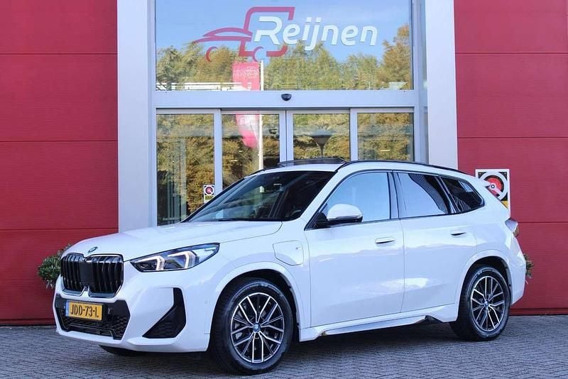 Wit Gebruikt 2024 BMW X1 M Sport SUV | € 53.995 (Eerlijke prijs) - Afbeelding 1/4