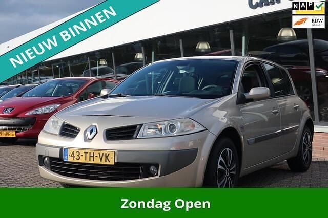 Beige Gebruikt 2006 Renault Mégane II Expression Hatchback | € 1.450 (Goede deal) - Afbeelding 1/4