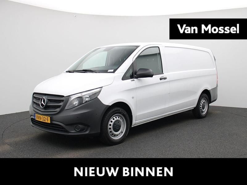 Wit Gebruikt 2023 Mercedes Vito MPV | € 26.900 (Super prijs) - Afbeelding 1/4