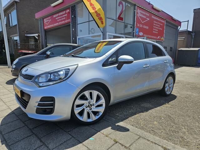 Grijs Gebruikt 2016 Kia Rio Hatchback | € 7.750 (Eerlijke prijs) - Afbeelding 1/4