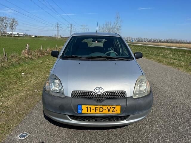 Occasion Toyota Yaris Luna 86 PK (63 kW) 2000 Grijs Hatchback