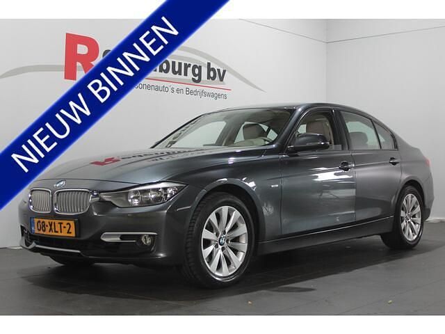 Grijs Gebruikt 2012 BMW 320 Executive Sedan | € 13.945 (Eerlijke prijs) - Afbeelding 1/4