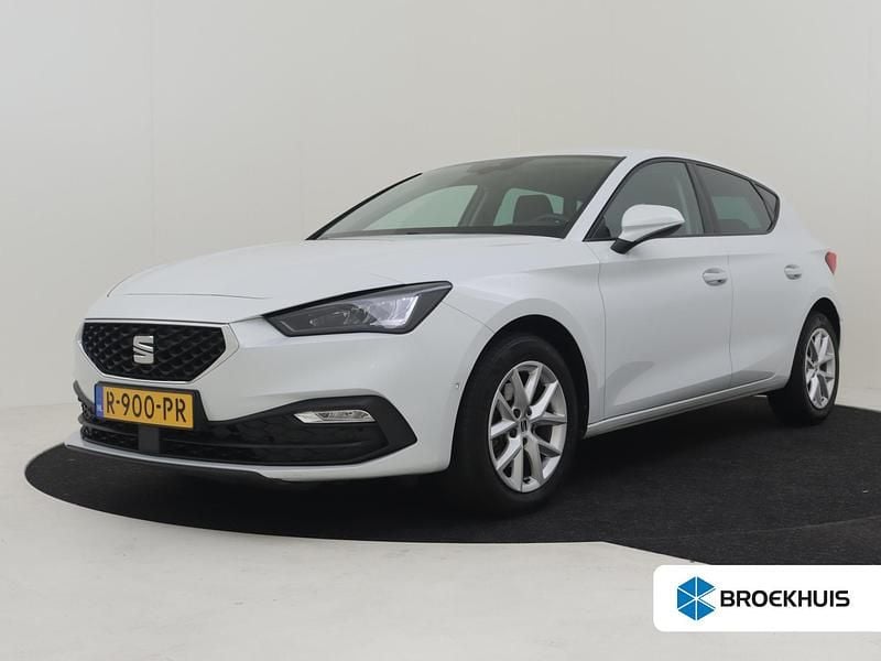 Wit Occasion 2022 Seat Leon Business Hatchback | € 20.895 (Goede deal) - Afbeelding 1/4