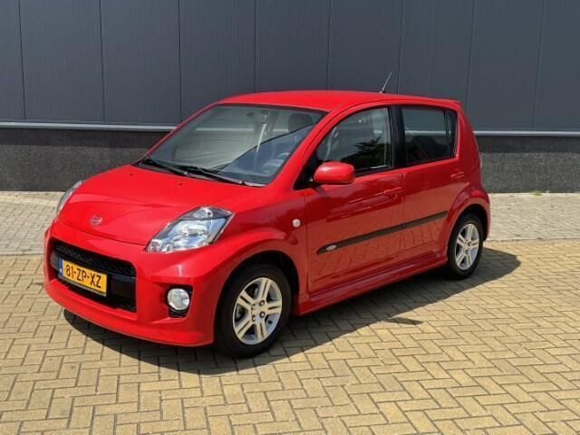 Rood Gebruikt 2008 Daihatsu Sirion Hatchback | € 4.900 - Afbeelding 1/4