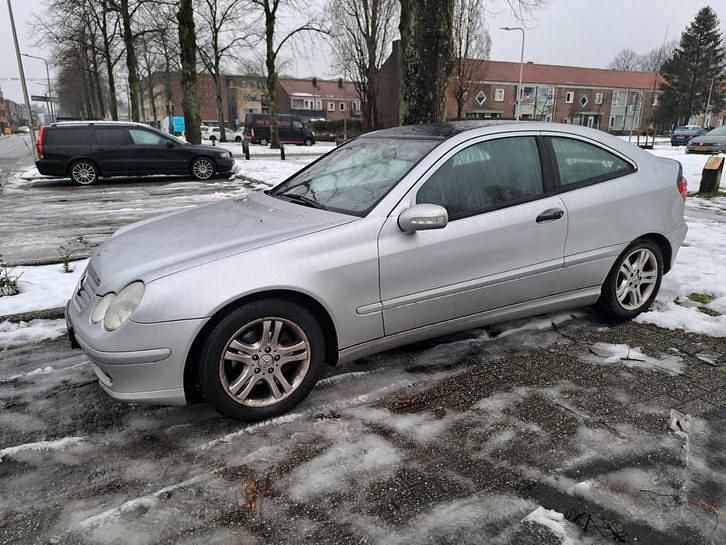 Occasion 2002 Mercedes C200 Coupé | € 2.250 (Eerlijke prijs) - Afbeelding 1/4