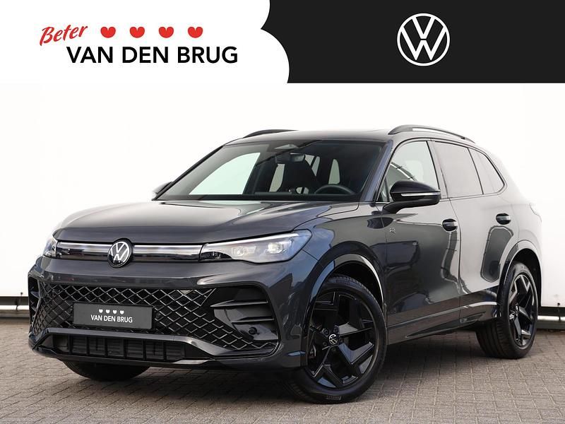 Grijs Gebruikt 2024 VW Tiguan R-line Edition SUV | € 48.795 (Duur) - Afbeelding 1/4