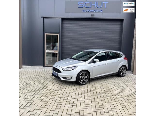 Grijs Occasion 2017 Ford Focus Sport Hatchback | € 9.950 (Goede deal) - Afbeelding 1/4