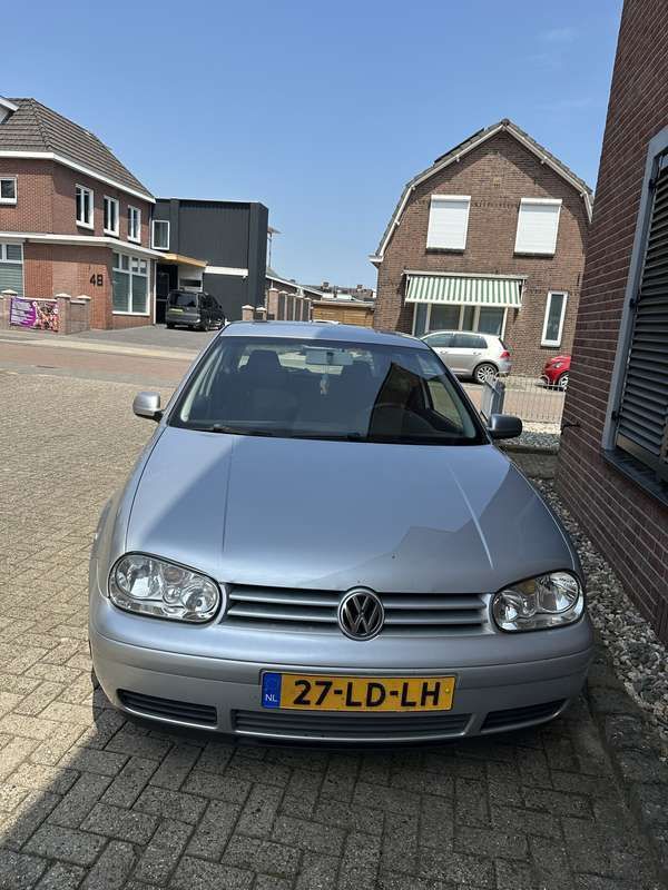 Grijs Gebruikt 2002 VW Golf IV Hatchback | € 1.600 (Goede deal) - Afbeelding 1/4
