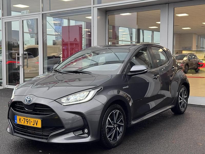 Occasion Toyota Yaris Hybrid 116 PK (85 kW) 2021 Ash grey(1g3) (donker grijs) Hatchback