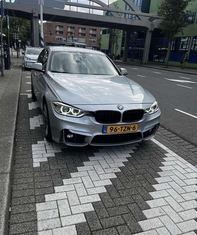 Gebruikt 2012 BMW 328 Luxury Line Sedan | € 15.000 (Eerlijke prijs) - Afbeelding 1/2