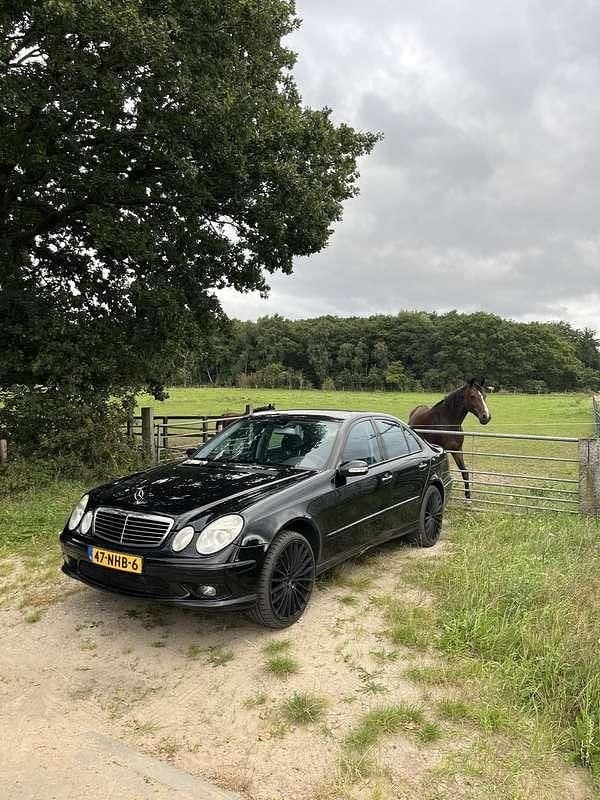 Zwart Gebruikt 2002 Mercedes E500 Elegance Sedan | € 6.999 (Iets duurder) - Afbeelding 1/4