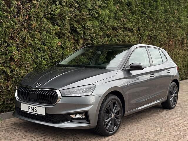 Grijs, metallic lak Gebruikt 2024 Skoda Fabia Selection Hatchback | € 23.890 (Goede deal) - Afbeelding 1/4