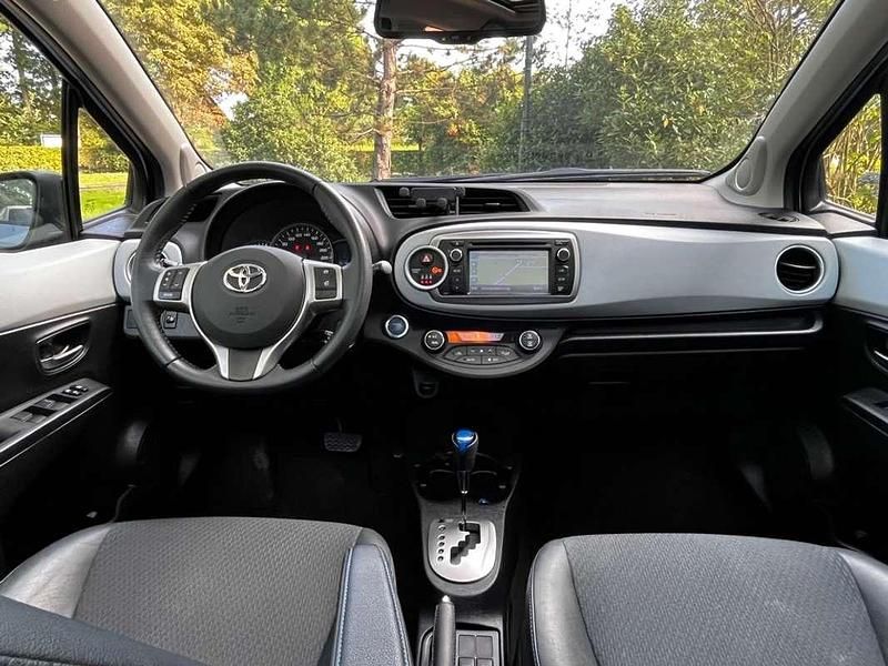 Occasion Toyota Yaris Hybrid 75 PK (55 kW) 2014 Blauw (metallic) Hatchback