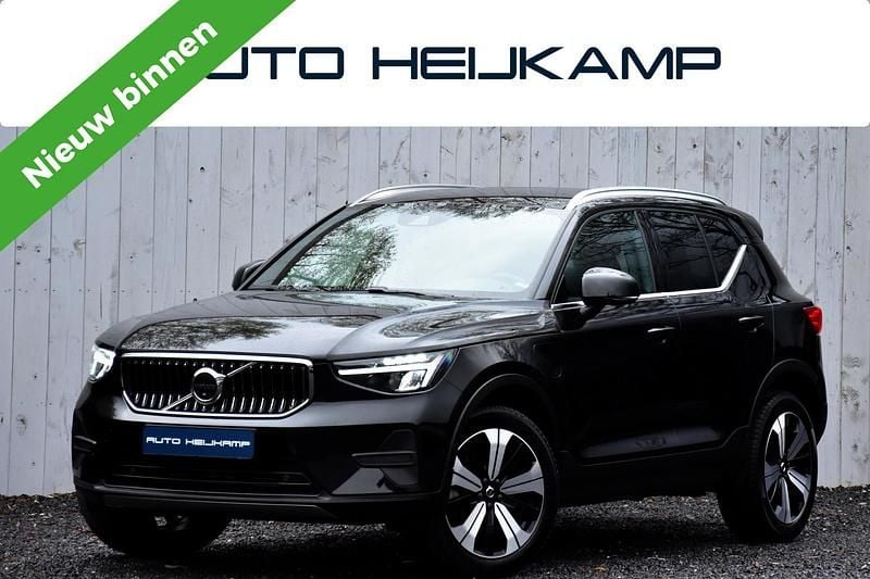 Zwart Gebruikt 2022 Volvo XC40 Plus SUV | € 33.950 (Super prijs) - Afbeelding 1/4