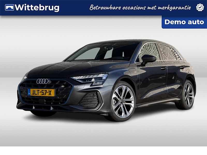 Grijs Occasion 2025 Audi A3 Sportback e-tron Comfort Hatchback | € 46.950 - Afbeelding 1/4