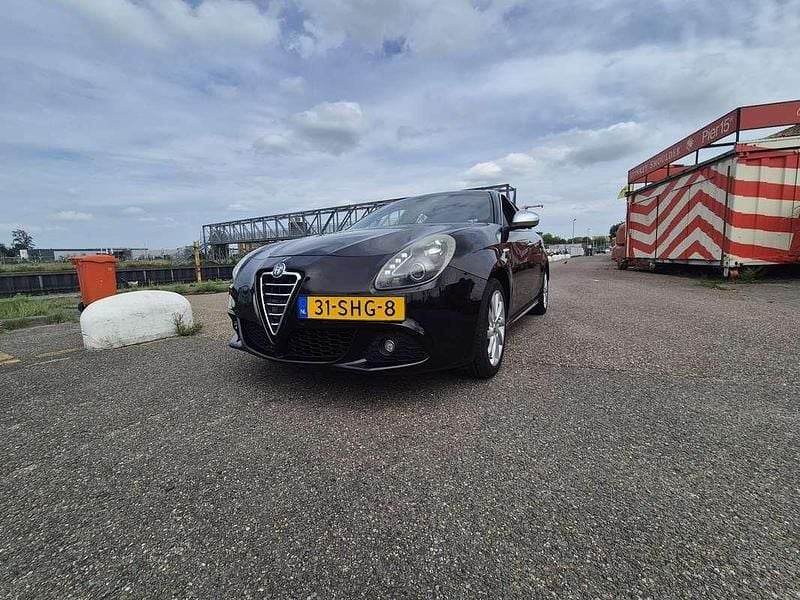 Zwart Gebruikt 2011 Alfa Romeo Giulietta Distinctive Hatchback | € 7.950 (Duur) - Afbeelding 1/4