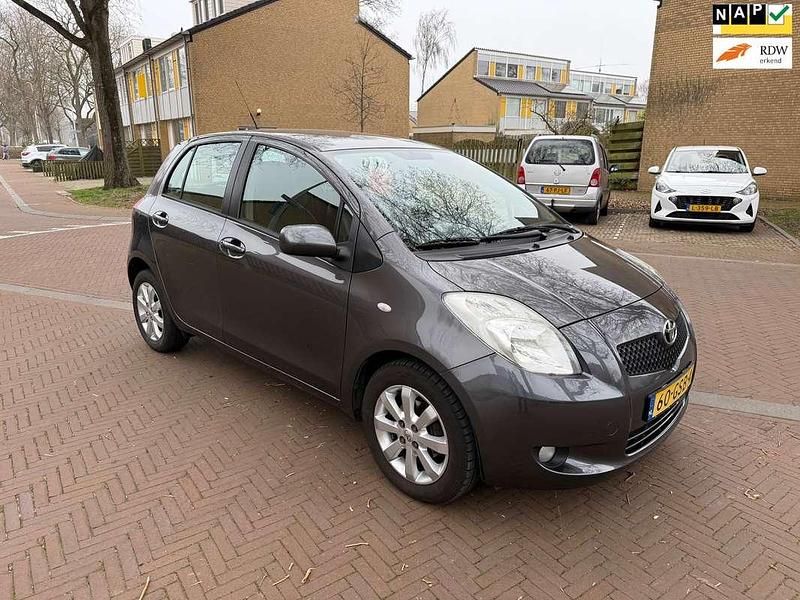 Occasion Toyota Yaris 87 PK (63 kW) 2008 Grijs Hatchback