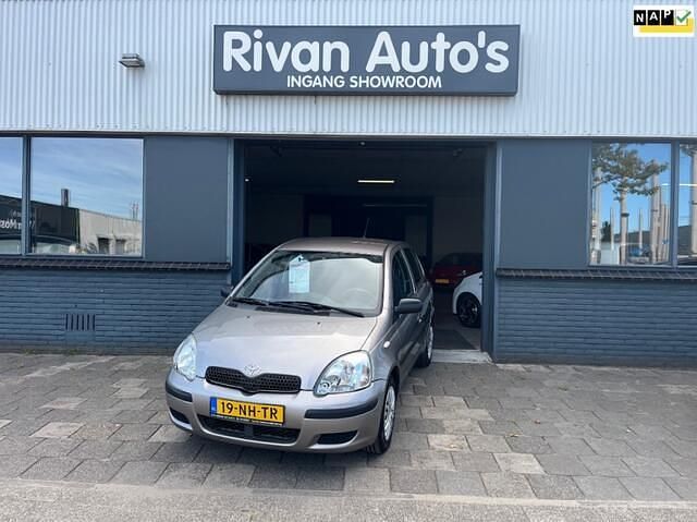 Grijs Occasion 2003 Toyota Yaris Hatchback | € 2.450 (Eerlijke prijs) - Afbeelding 1/4