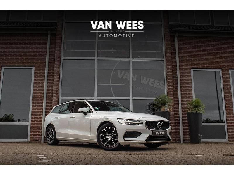 Wit Gebruikt 2022 Volvo V60 Momentum Stationwagen | € 23.950 (Goede deal) - Afbeelding 1/3