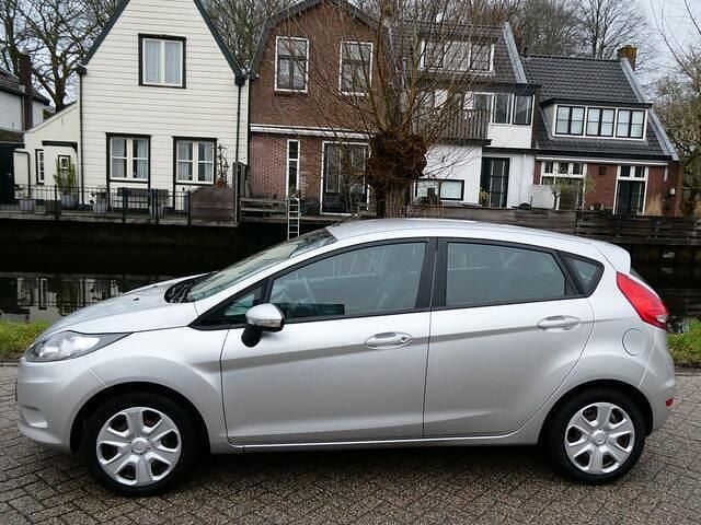 Occasion Ford Fiesta Limited 60 PK (44 kW) 2011 Grijs (metallic) Hatchback