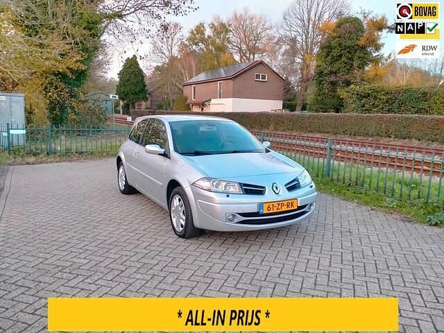 Grijs (metallic) Gebruikt 2008 Renault Mégane III Hatchback | € 4.250 (Iets duurder) - Afbeelding 1/4