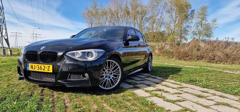 Zwart Gebruikt 2013 BMW 114 Hatchback | € 9.900 (Duur) - Afbeelding 1/4