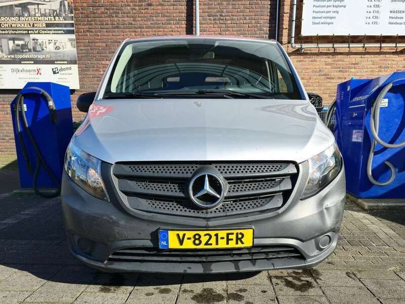Grijs Gebruikt 2017 Mercedes Vito MPV | € 9.995 (Eerlijke prijs) - Afbeelding 1/4