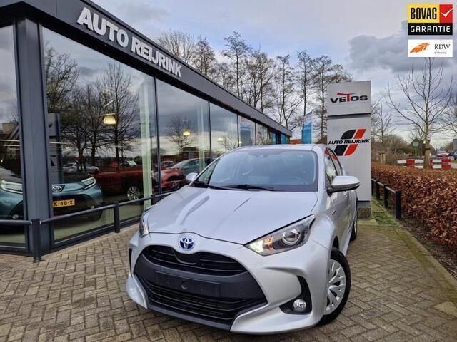 Grijs Gebruikt 2021 Toyota Yaris Active Hatchback | € 18.950 (Eerlijke prijs) - Afbeelding 1/4