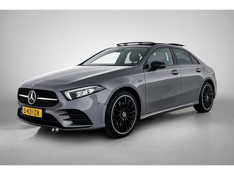 Grijs Gebruikt 2021 Mercedes A250 Premium Plus Sedan | € 28.995 (Goede deal) - Afbeelding 1/4