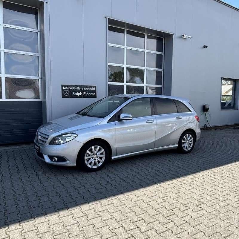 Grijs Gebruikt 2014 Mercedes B180 Prestige MPV | € 13.850 (Eerlijke prijs) - Afbeelding 1/4