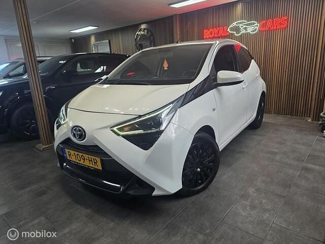 Wit Gebruikt 2021 Toyota Aygo X-clusiv Hatchback | € 8.490 (Super prijs) - Afbeelding 1/4