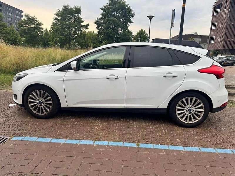 Wit Gebruikt 2018 Ford Focus Titanium Hatchback | € 7.500 (Goede deal) - Afbeelding 1/4