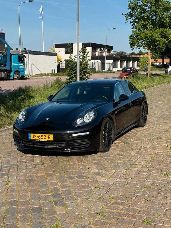 Gebruikt 2015 Porsche Panamera S E-Hybrid Sedan | € 33.250 - Afbeelding 1/1