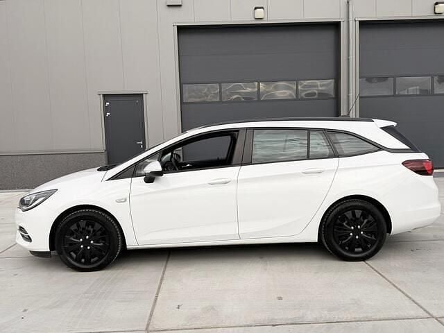 Wit (metallic) Gebruikt 2020 Opel Astra Business Edition Stationwagen | € 8.750 (Goede deal) - Afbeelding 1/3