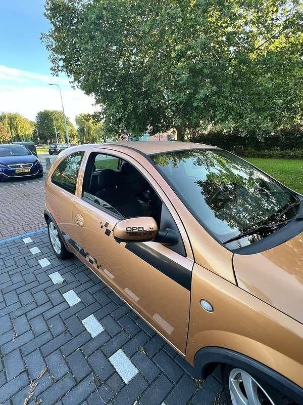 Occasion Opel Corsa Enjoy 75 PK (55 kW) 2003 Geel Hatchback